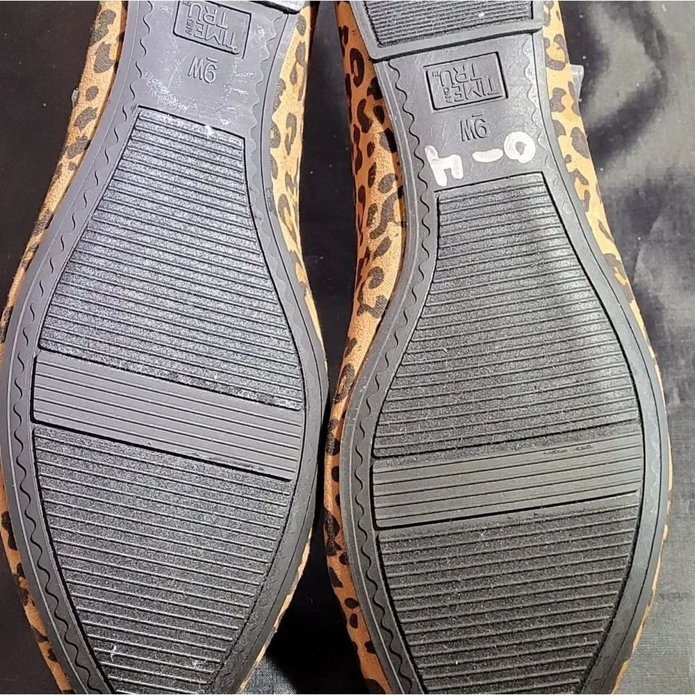 TIME AND TRU BASIC BALLET  ANIMAL PRINT FLATS - Picture 12 of 16